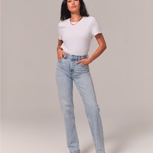 Abercrombie & Fitch 90s Straight Ultra High Rise Size 26/2 R Light Wash